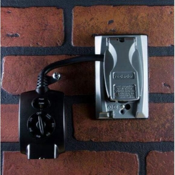 Outdoor 15A Countdown Timer w/ Dusk-to-Dawn Sensor Grounded Outlet 24HR Timer - Picture 4 of 6